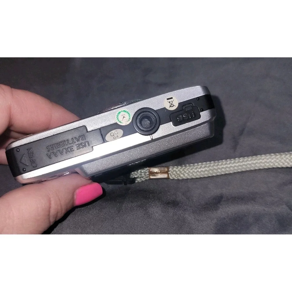 Vivitar ViviCam 5022 Digital Camera 5.1 MP 1.8 Inch LCD Screen AS IS PARTS ONLY